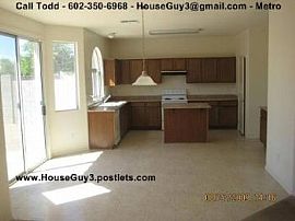 3 Bed, 1568 Sqft, $975 in Phoenix, AZ (Photo 3 of 5)