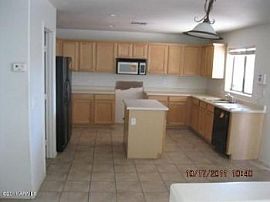 4 Bed, 2675 Sqft, $1,275 in Phoenix, AZ (Photo 3 of 5)