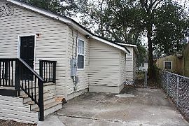 910 Wayne St, 32208 - No App Fee! in Jacksonville, FL (Photo 2 of 5)