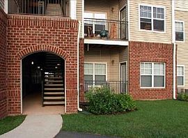 2 Bd/2 Bath 1bd Welcome Home to Reserve in Potomac Falls, VA