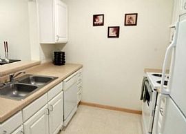 2 Bd/1 Bath Covered Parking, Easy Access in Edina, MN (Photo 2 of 5)