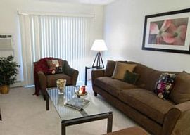 2 Bd/1 Bath Covered Parking, Easy Access in Edina, MN (Photo 3 of 5)