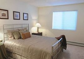 2 Bd/1 Bath Covered Parking, Easy Access in Edina, MN (Photo 4 of 5)