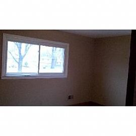 Great 4 Bedroom Home in Louisville, KY (Photo 3 of 4)