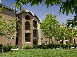 2 Bd/2 Bath 2 Bed Apt Minutes From World in La Mesa, CA (Photo 2 of 5)
