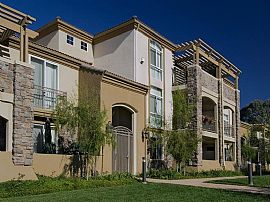 1 Bd/1 Bath Mins to Shopping Mall and West in Thousand Oaks, CA (Photo 2 of 5)