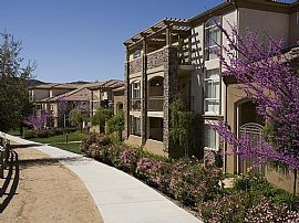 1 Bd/1 Bath Mins to Shopping Mall and West in Thousand Oaks, CA (Photo 3 of 5)