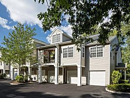 3 Bd/2 Bath Private Garages, Washer Drye in Wilton, CT (Photo 2 of 5)