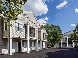 3 Bd/2 Bath Private Garages, Washer Drye in Wilton, CT (Photo 4 of 5)