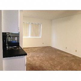 Spacious and Bright 3br 3ba Townhouse in North Hills, CA (Photo 3 of 5)