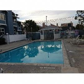 Spacious and Bright 3br 3ba Townhouse in North Hills, CA (Photo 4 of 5)