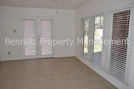 Single Family Rental Home in Phoenix in Phoenix, AZ (Photo 4 of 5)