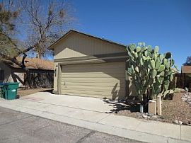 Half Off First Months Rent! Updated Home in Kino, AZ (Photo 2 of 5)