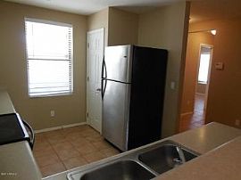 3 Bed, 1130 Sqft, $825 in Sun City, AZ (Photo 4 of 5)