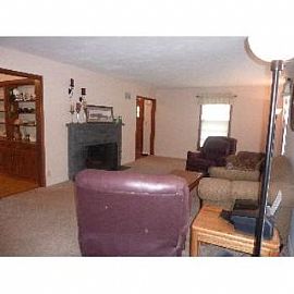 Beautiful 4 Bedroom Home in Prime Locati in Eden Prairie, MN (Photo 3 of 5)