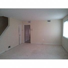 Lovely 3br/1ba Townhome in Camp Springs, MD (Photo 4 of 5)