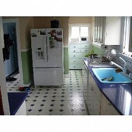 Cozy Home with Large Garage/shop in Tacoma, WA (Photo 2 of 5)