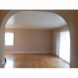 Wonderful 3+2 Home with Vintage Features in Fort Macarthur, CA (Photo 2 of 5)