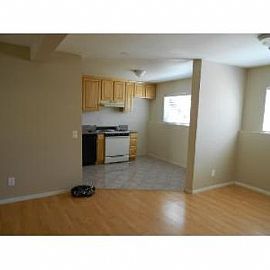Extra Large Lower 1+1 Apartment in San P in Fort Macarthur, CA