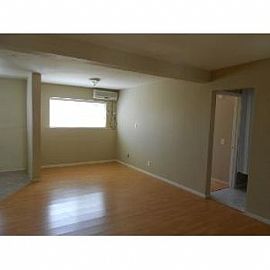 Extra Large Lower 1+1 Apartment in San P in Fort Macarthur, CA (Photo 2 of 5)