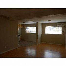 Extra Large Lower 1+1 Apartment in San P in Fort Macarthur, CA (Photo 3 of 5)