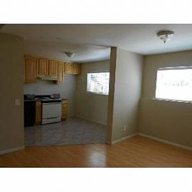 Extra Large Lower 1+1 Apartment in San P in Fort Macarthur, CA (Photo 4 of 5)