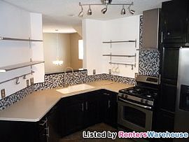 Spotless 3 Bedroom Townhome in Maple Gro in Corcoran, MN (Photo 3 of 5)