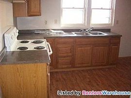 Very Nice 2bd/1ba Upper Level Duplex In in Minneapolis, MN (Photo 2 of 5)