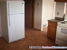 Very Nice 2bd/1ba Upper Level Duplex In in Minneapolis, MN (Photo 3 of 5)