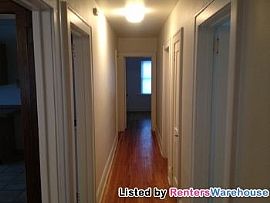 2+ Bedroom Lower Duplex in Hamline-Midwa in Saint Paul, MN (Photo 3 of 5)