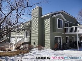 Beautiful 2 Bedroom Townhouse in Minneto in Eden Prairie, MN (Photo 2 of 5)