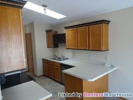 Beautiful 2 Bedroom Townhouse in Minneto in Eden Prairie, MN (Photo 4 of 5)