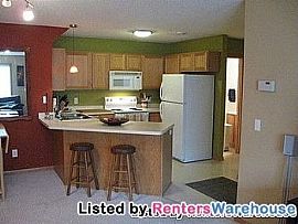 Great Woodbury Townhome! in Saint Paul, MN (Photo 5 of 5)