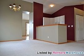 Spacious 2br/2ba Upper Level Th in Shako in Shakopee, MN (Photo 3 of 5)