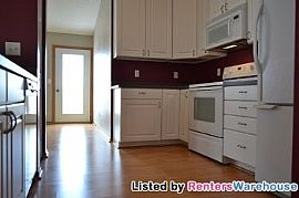 Spacious 2br/2ba Upper Level Th in Shako in Shakopee, MN (Photo 4 of 5)