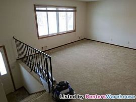 3 Br Eagan End Unit / New Flooring! / Wa in Eagan, MN (Photo 2 of 5)