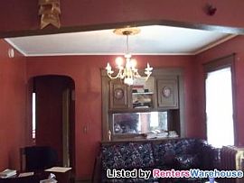 4 Bedroom 1 Bath Upper Duplex in South M in Minneapolis, MN (Photo 2 of 5)