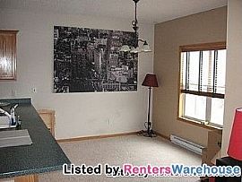 Great Oakdale Townhome! in Landfall Village, MN (Photo 4 of 5)