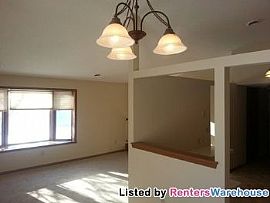 Charming Oakdale Townhome. in Landfall Village, MN (Photo 2 of 5)