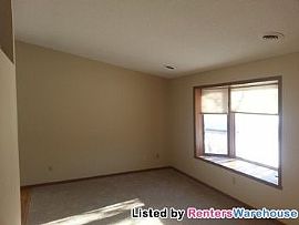 Charming Oakdale Townhome. in Landfall Village, MN (Photo 5 of 5)