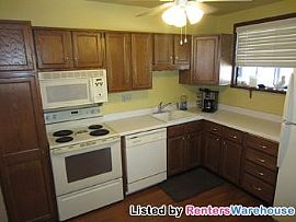 2 Bedrooms, Fireplace, Deck, Garage, Nea in Minneapolis, MN (Photo 3 of 5)