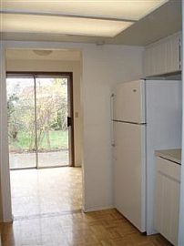 2 Bedroom Duplex in Puyallup in Alderton, WA (Photo 4 of 5)