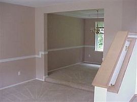 Beautiful 3 Bedroom Home in Puyallup in Puyallup, WA (Photo 2 of 5)