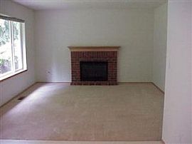 Beautiful 3 Bedroom Home in Puyallup in Puyallup, WA (Photo 3 of 5)