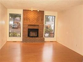 South Hill 3 Bedroom Rambler in Puyallup, WA (Photo 2 of 5)