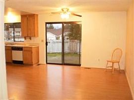 South Hill 3 Bedroom Rambler in Puyallup, WA (Photo 3 of 5)