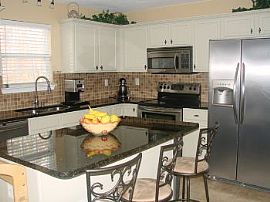 Location Is Everything! Must See Adorabl in Charlotte, NC (Photo 3 of 5)