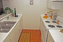 A / C, Dishwasher, Large Closets, and Pa in Forest Hills, FL (Photo 2 of 5)