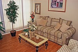 A / C, Dishwasher, Large Closets, and Pa in Forest Hills, FL (Photo 4 of 5)