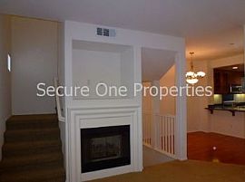 Real City Living! Tri-Level 2 Bed- Loft in Burbank, CA (Photo 2 of 5)